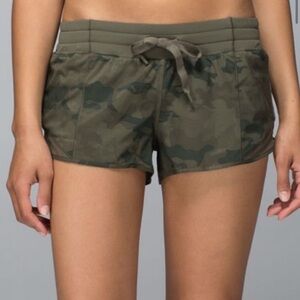 Lululemon hotty hot drawstring shorts camouflage 2.5”